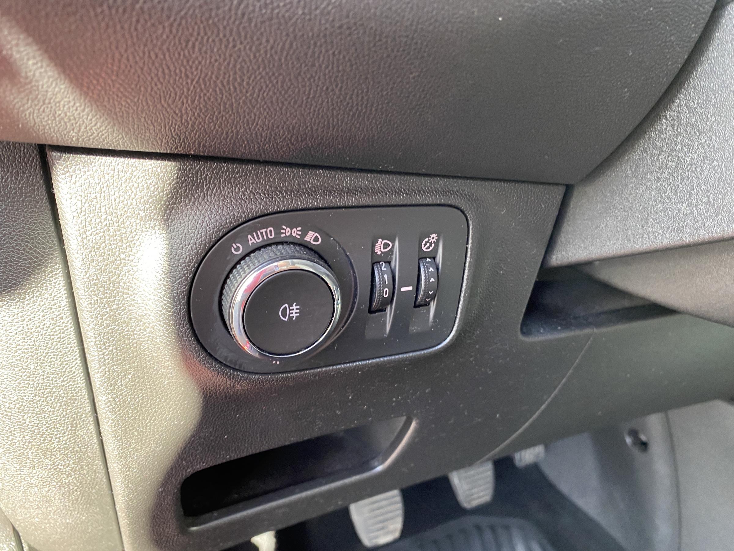 Opel Corsa, 2016 - pohled č. 15