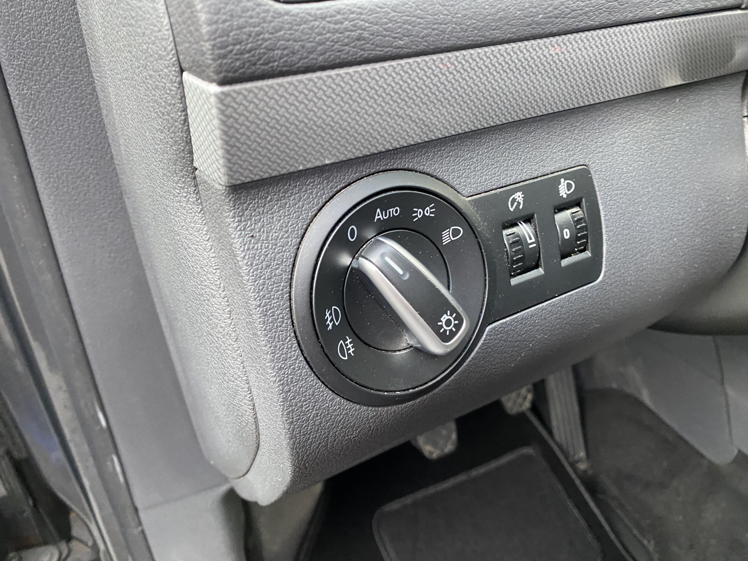 Volkswagen Touran, 2012 - pohled č. 15