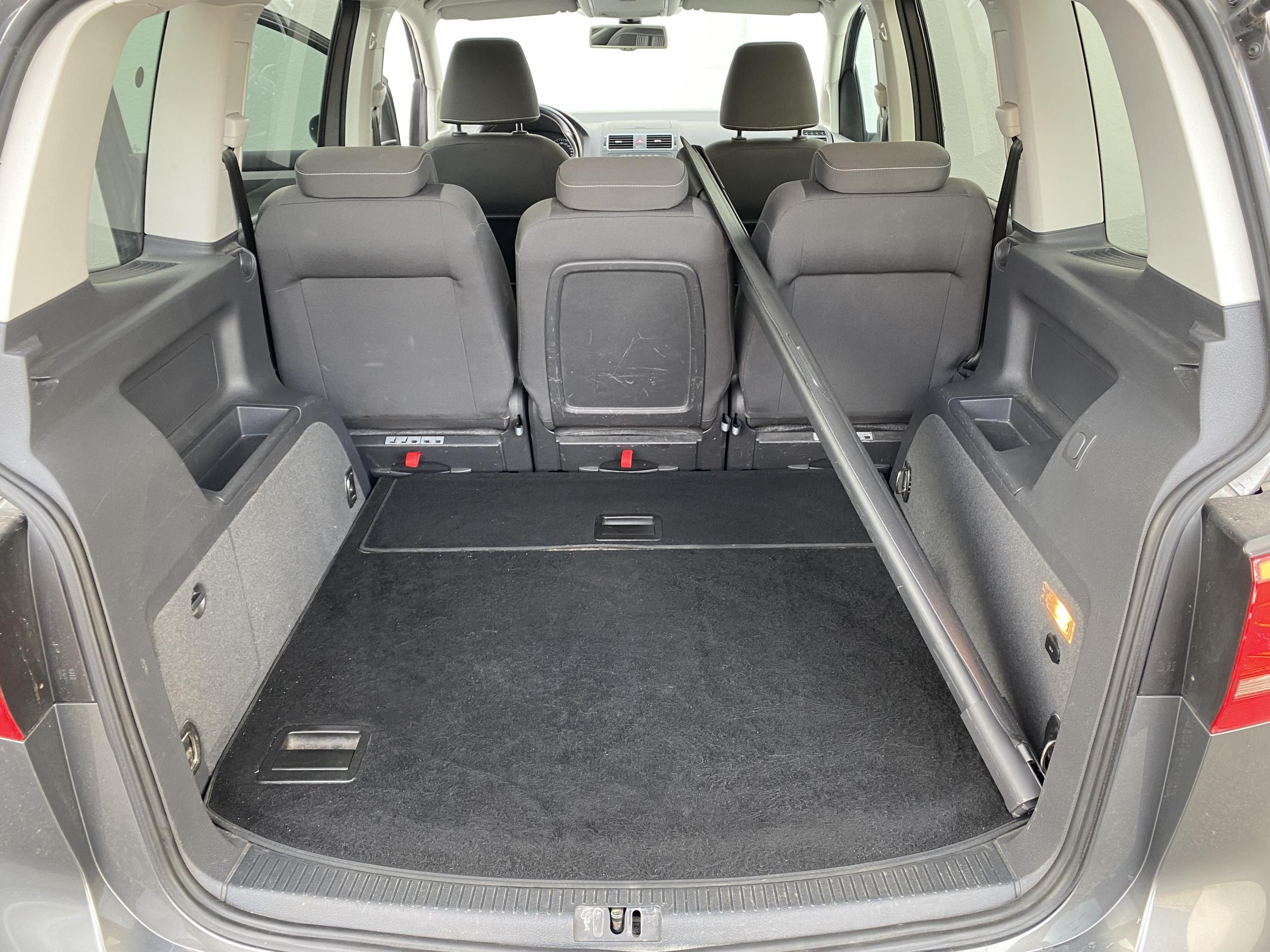 Volkswagen Touran, 2012 - pohled č. 7