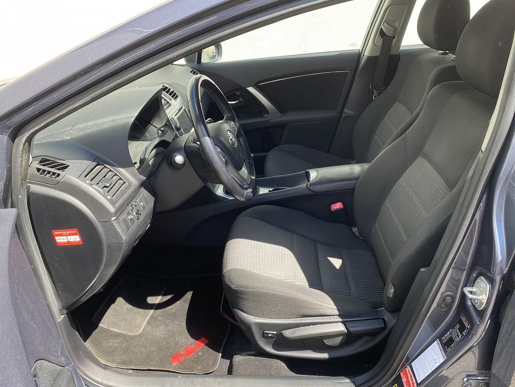 Toyota Avensis 1.8i 