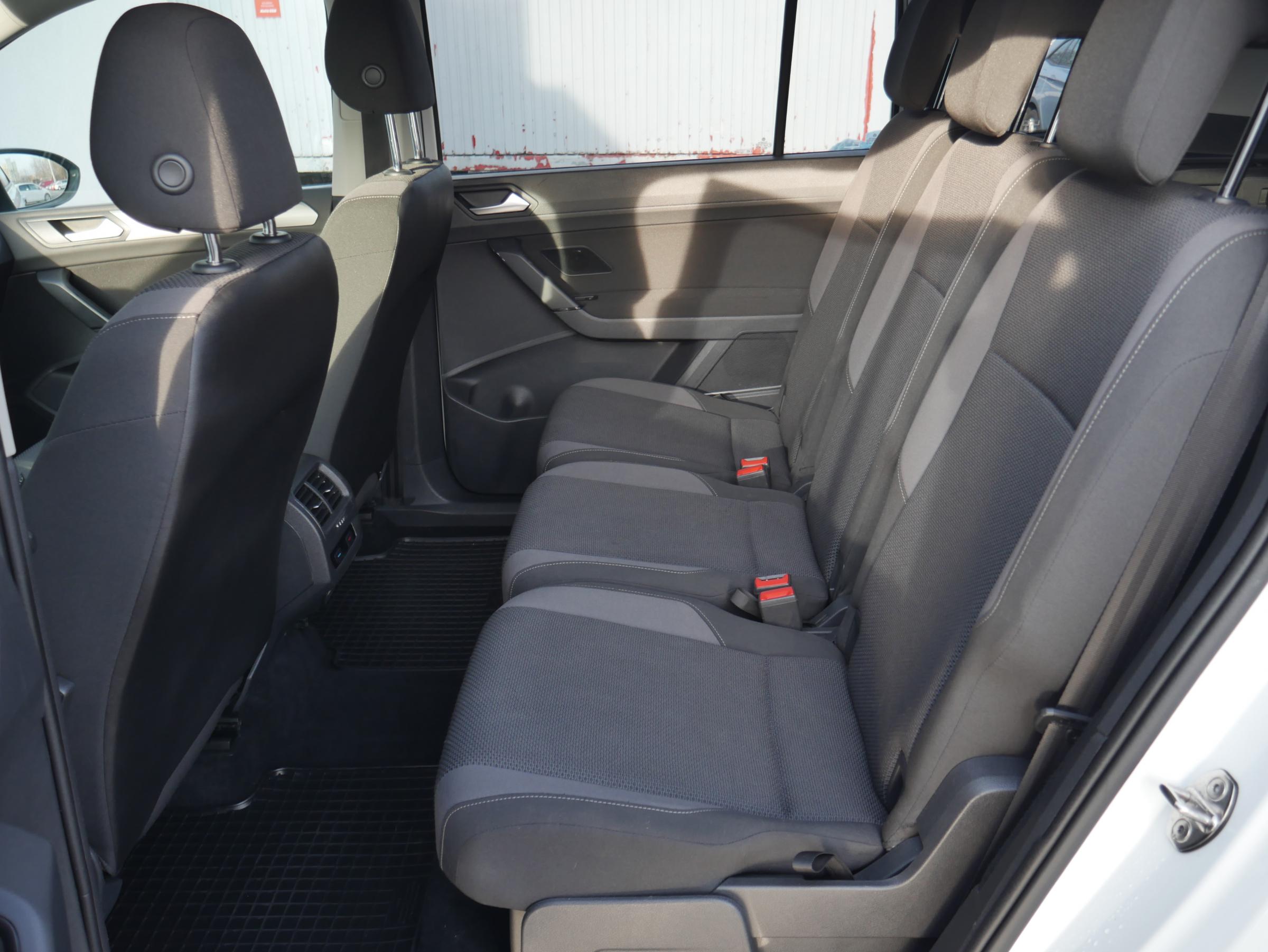Volkswagen Touran, 2017 - pohled č. 10