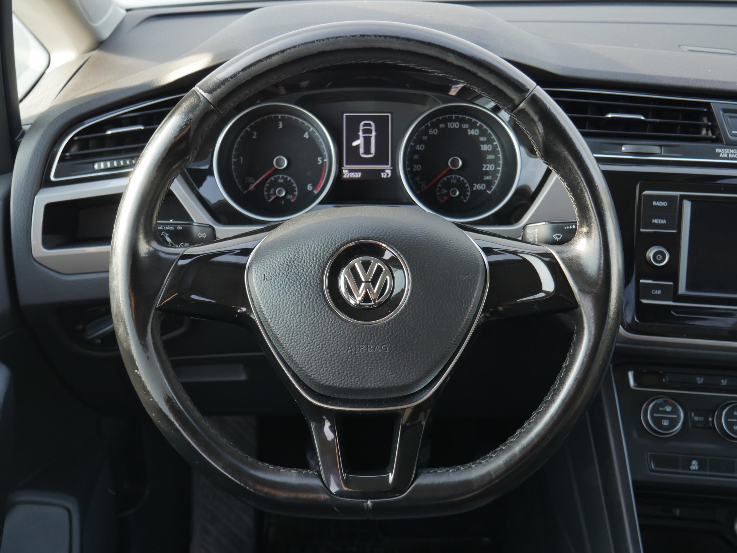 Volkswagen Touran, 2017 - pohled č. 11