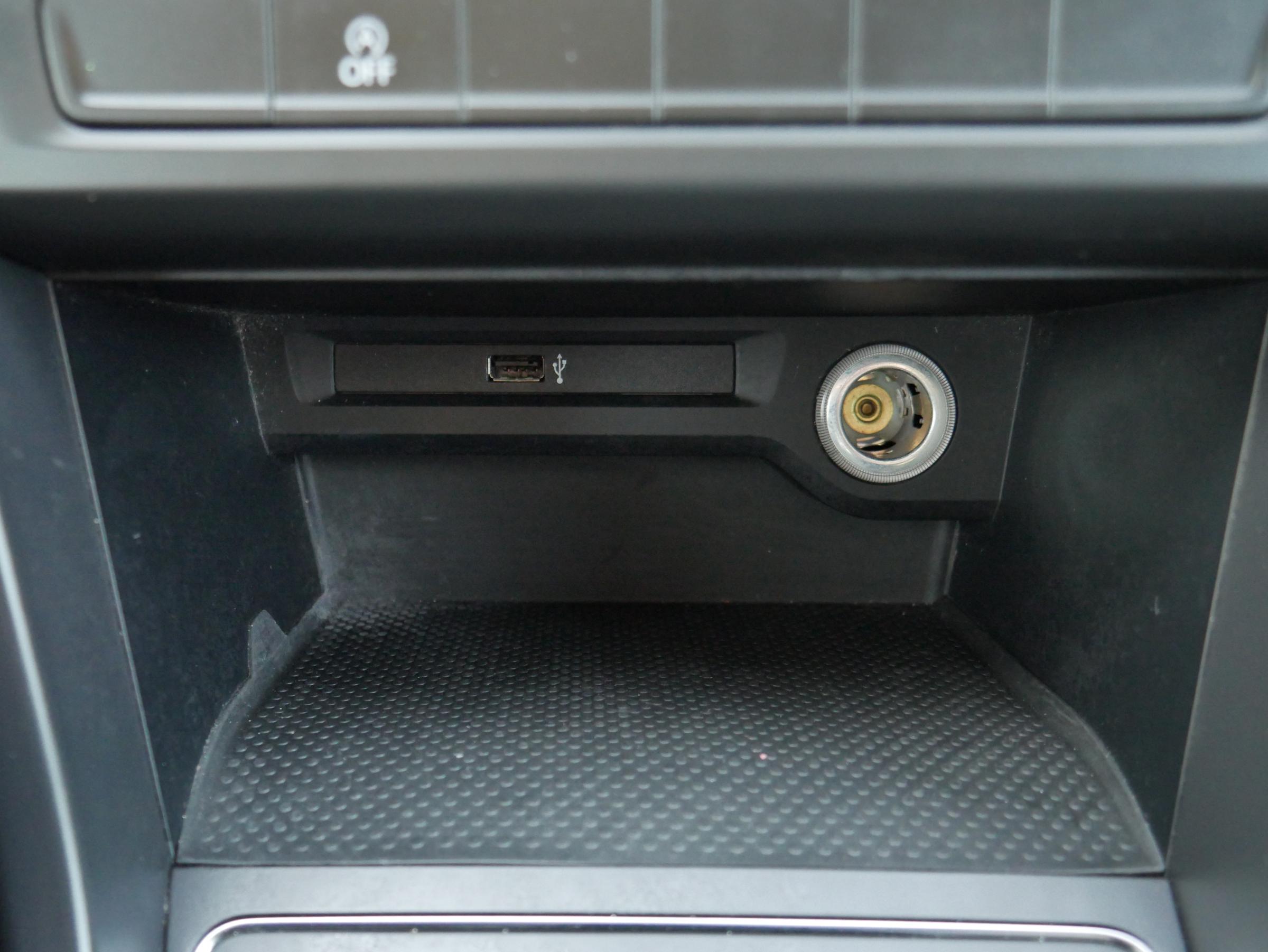 Volkswagen Touran, 2017 - pohled č. 14