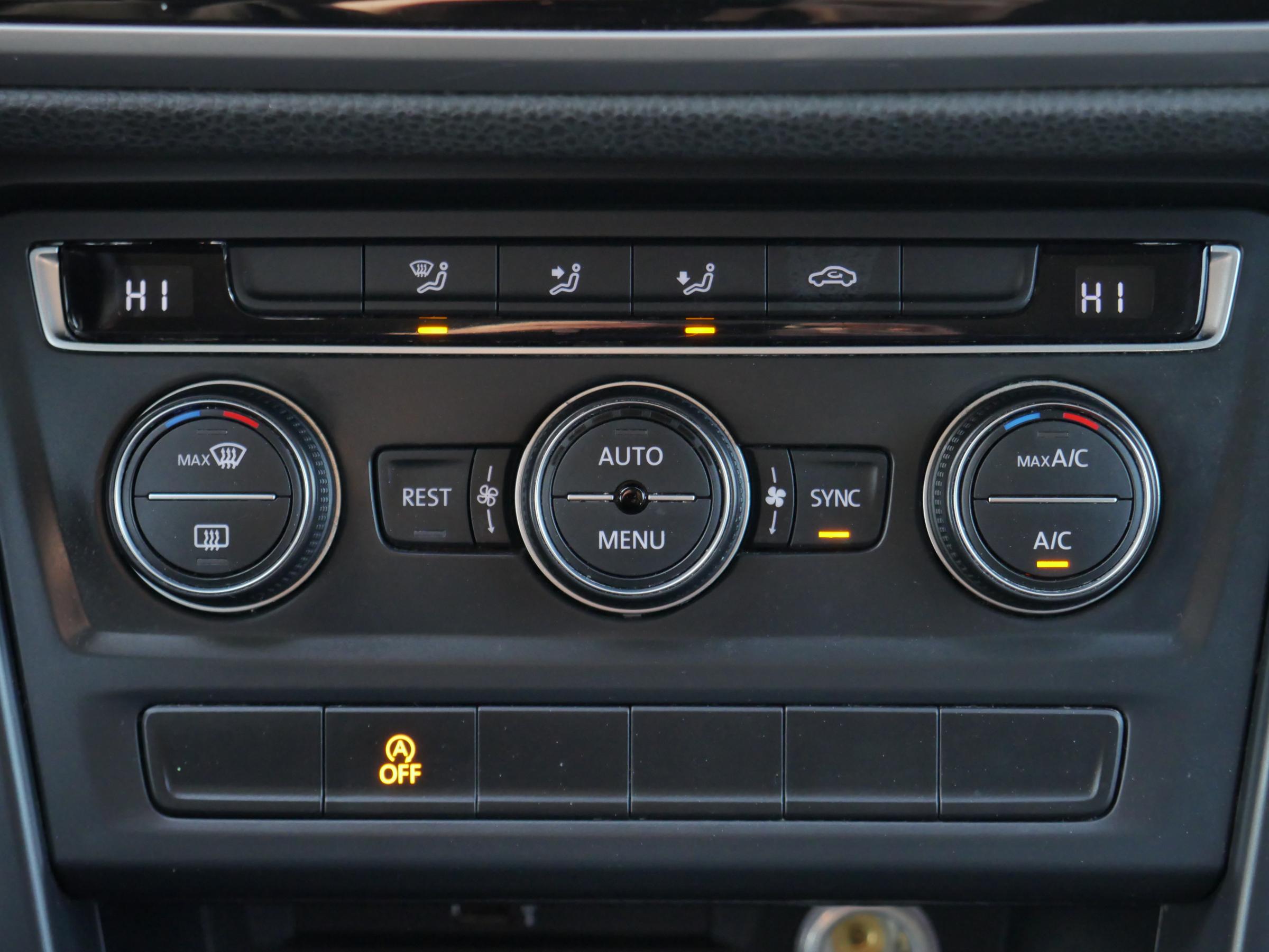 Volkswagen Touran, 2017 - pohled č. 15