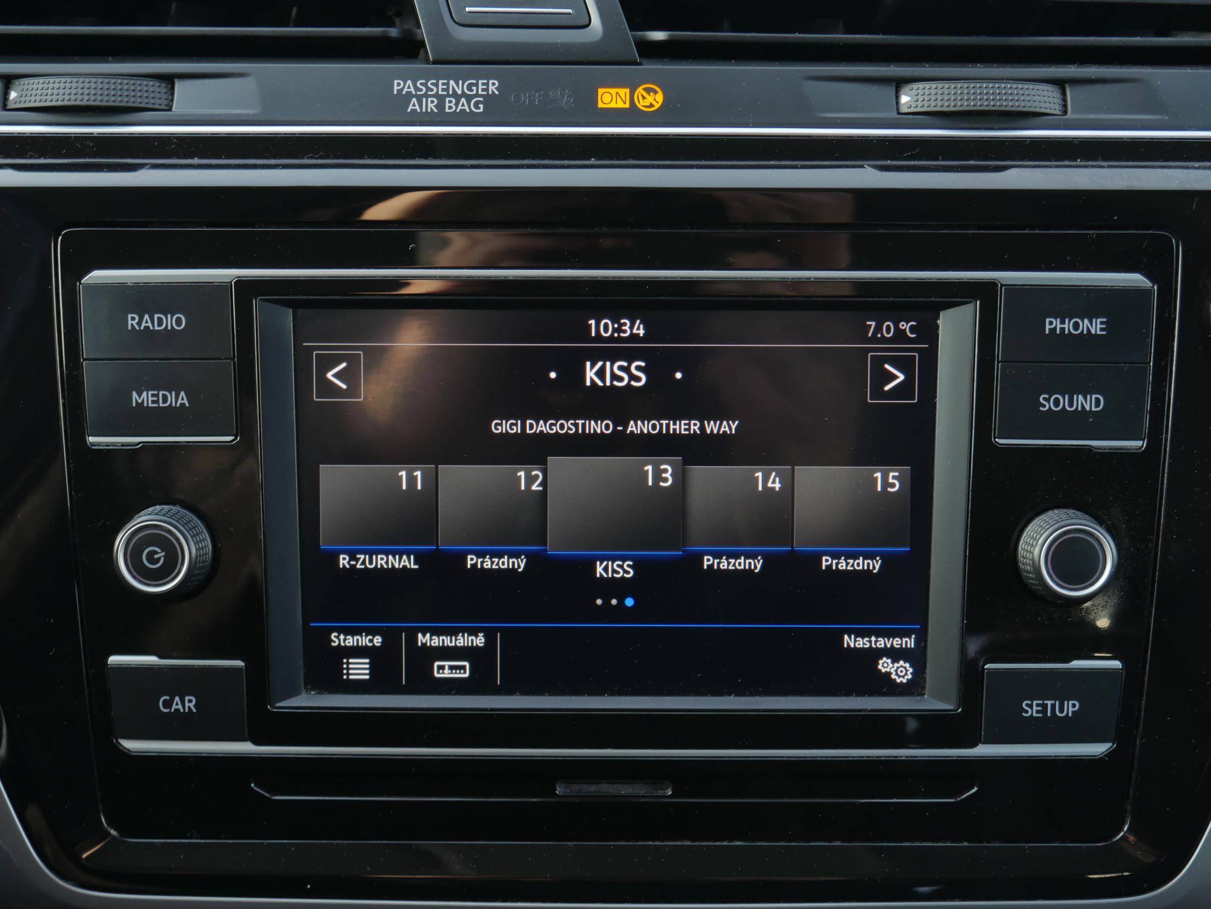 Volkswagen Touran, 2017 - pohled č. 16