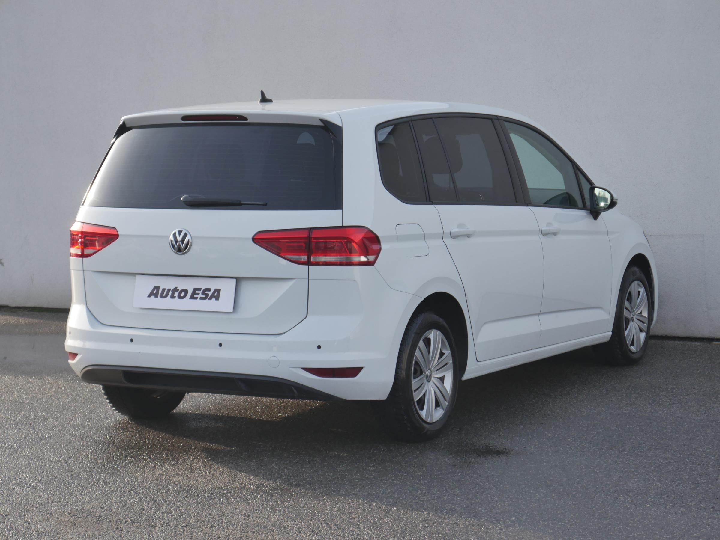 Volkswagen Touran, 2017 - pohled č. 4