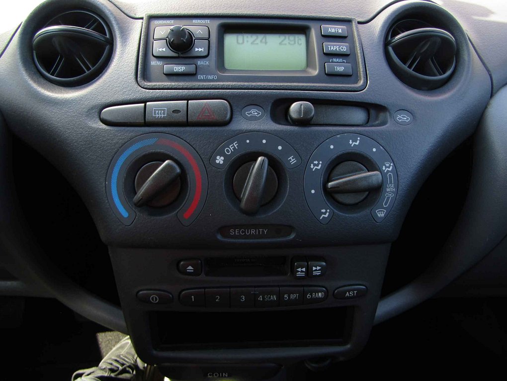 Toyota Yaris 1.0VVTi 