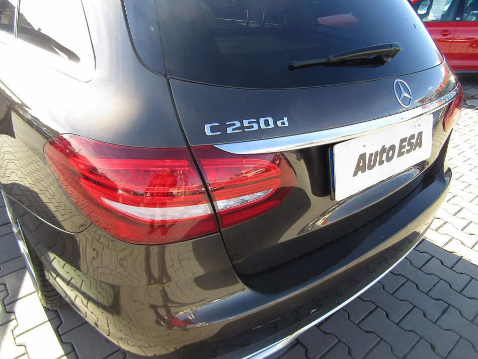 Mercedes-Benz Třída C 2.2 CDi Avantgarde C250 4M