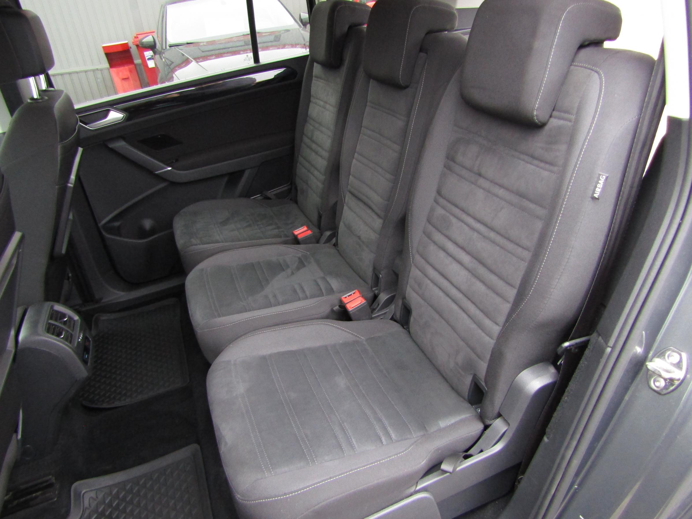 Volkswagen Touran, 2018 - pohled č. 10