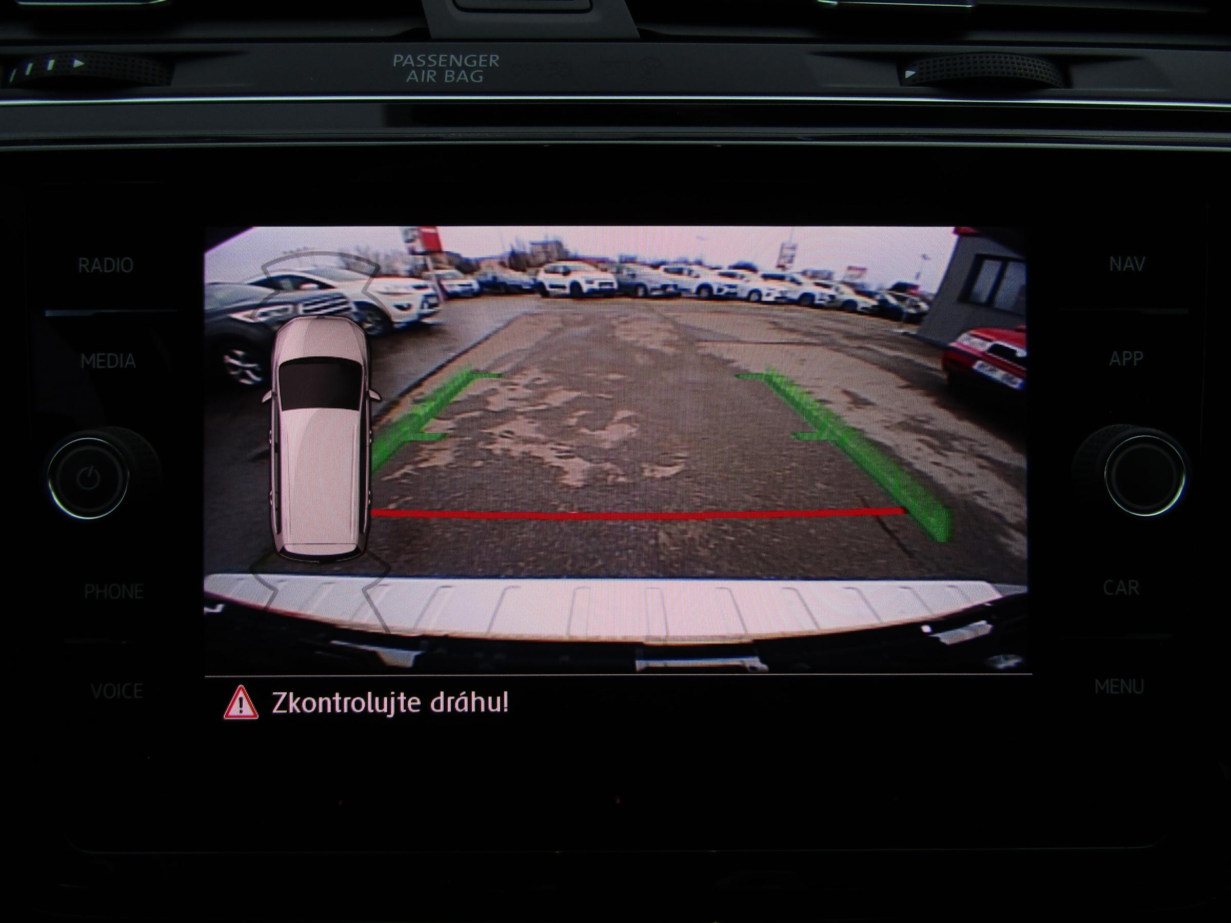 Volkswagen Touran, 2018 - pohled č. 16