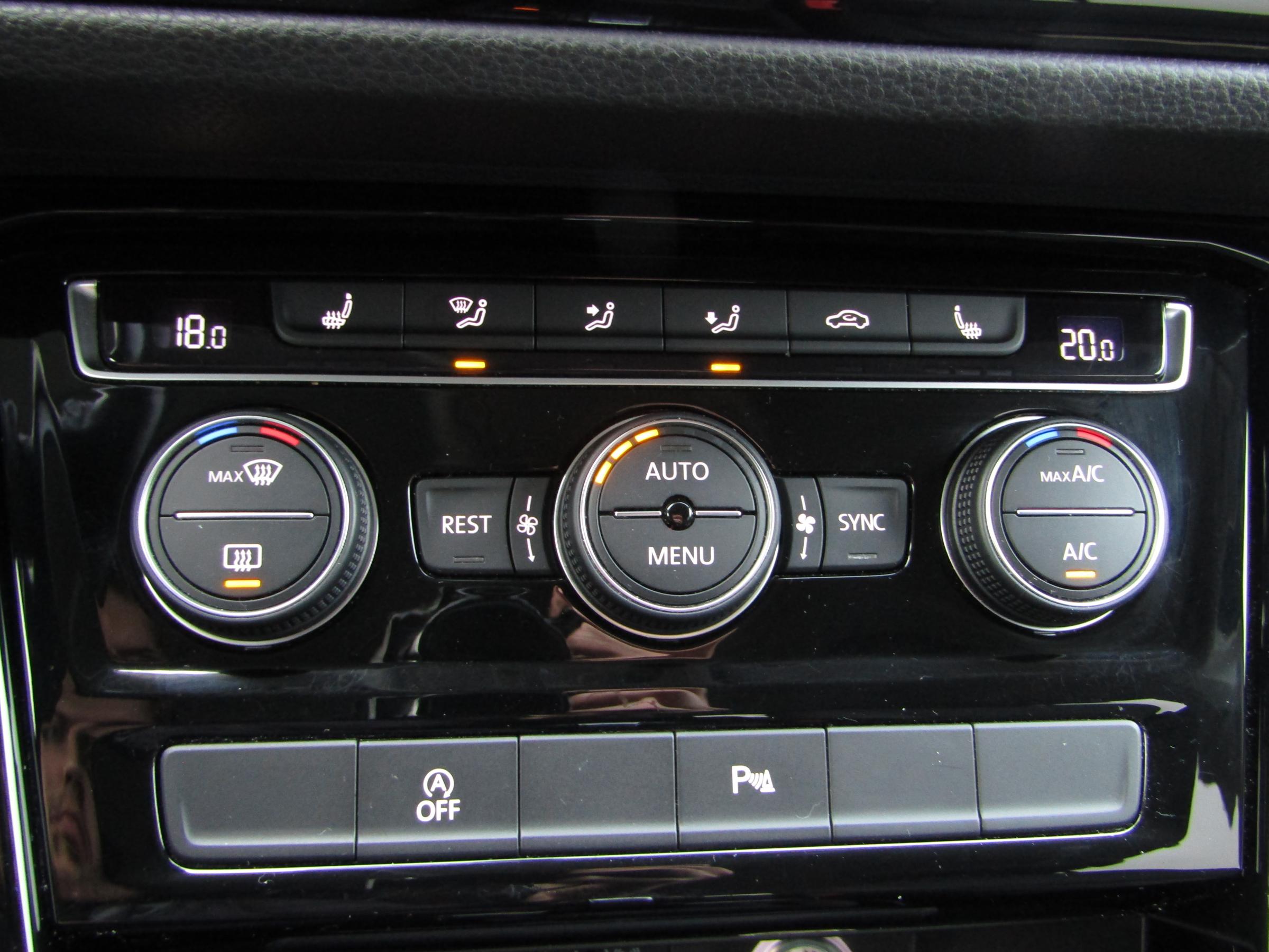 Volkswagen Touran, 2018 - pohled č. 18