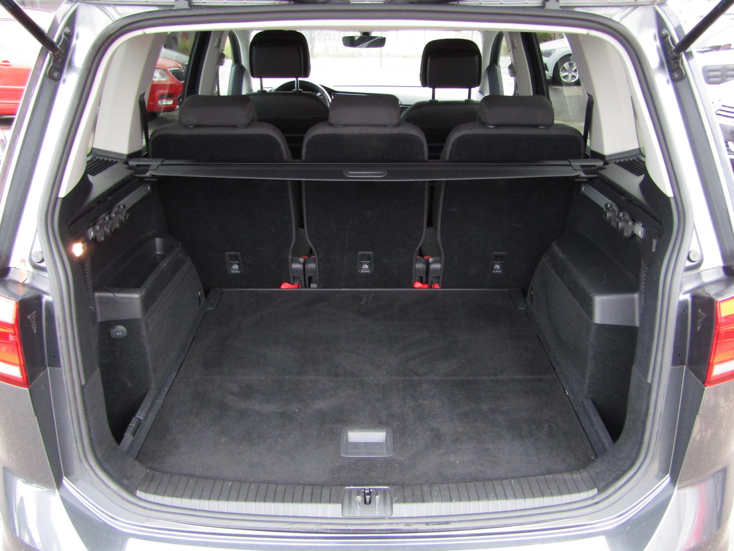 Volkswagen Touran, 2018 - pohled č. 7