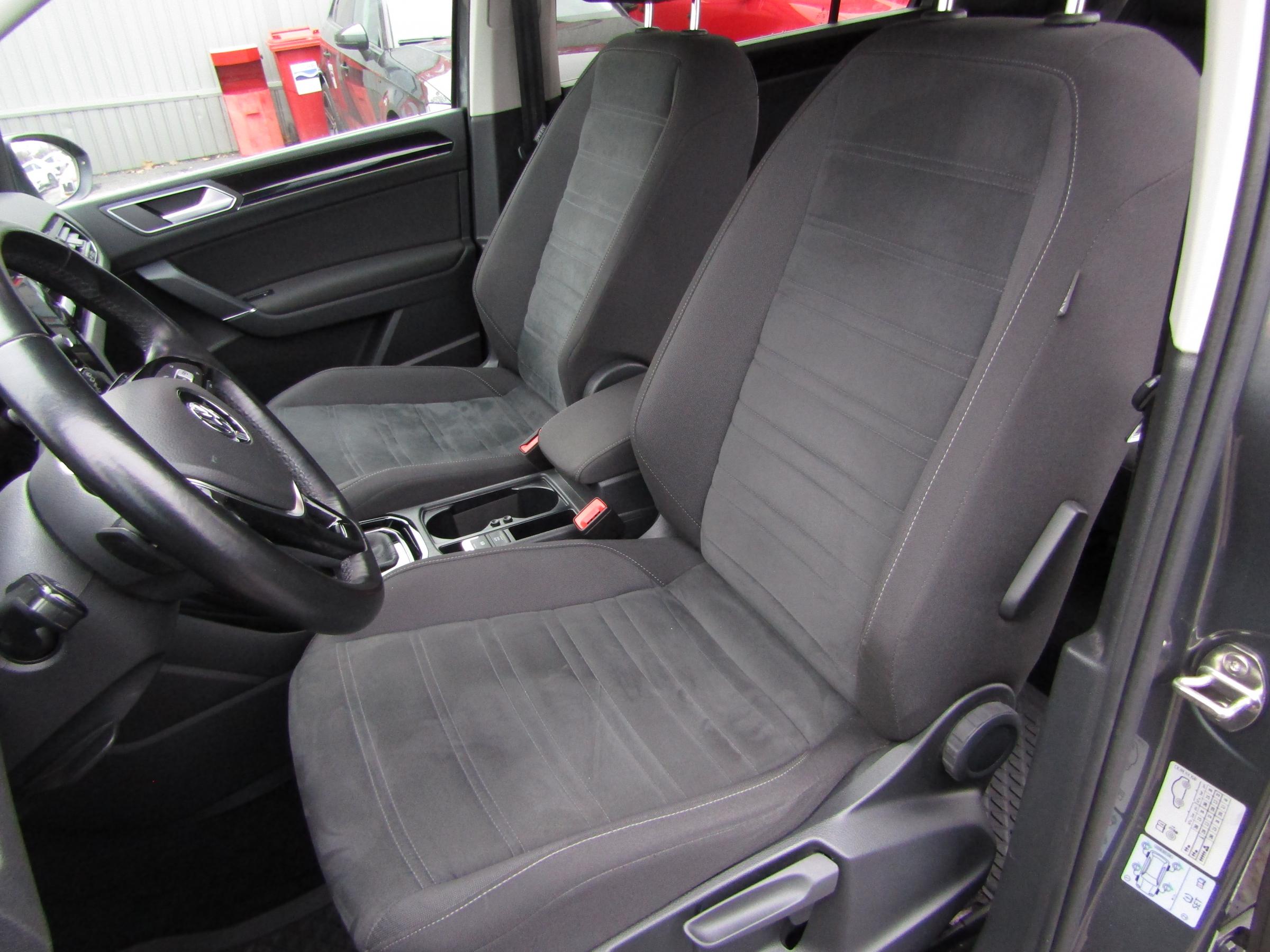 Volkswagen Touran, 2018 - pohled č. 9