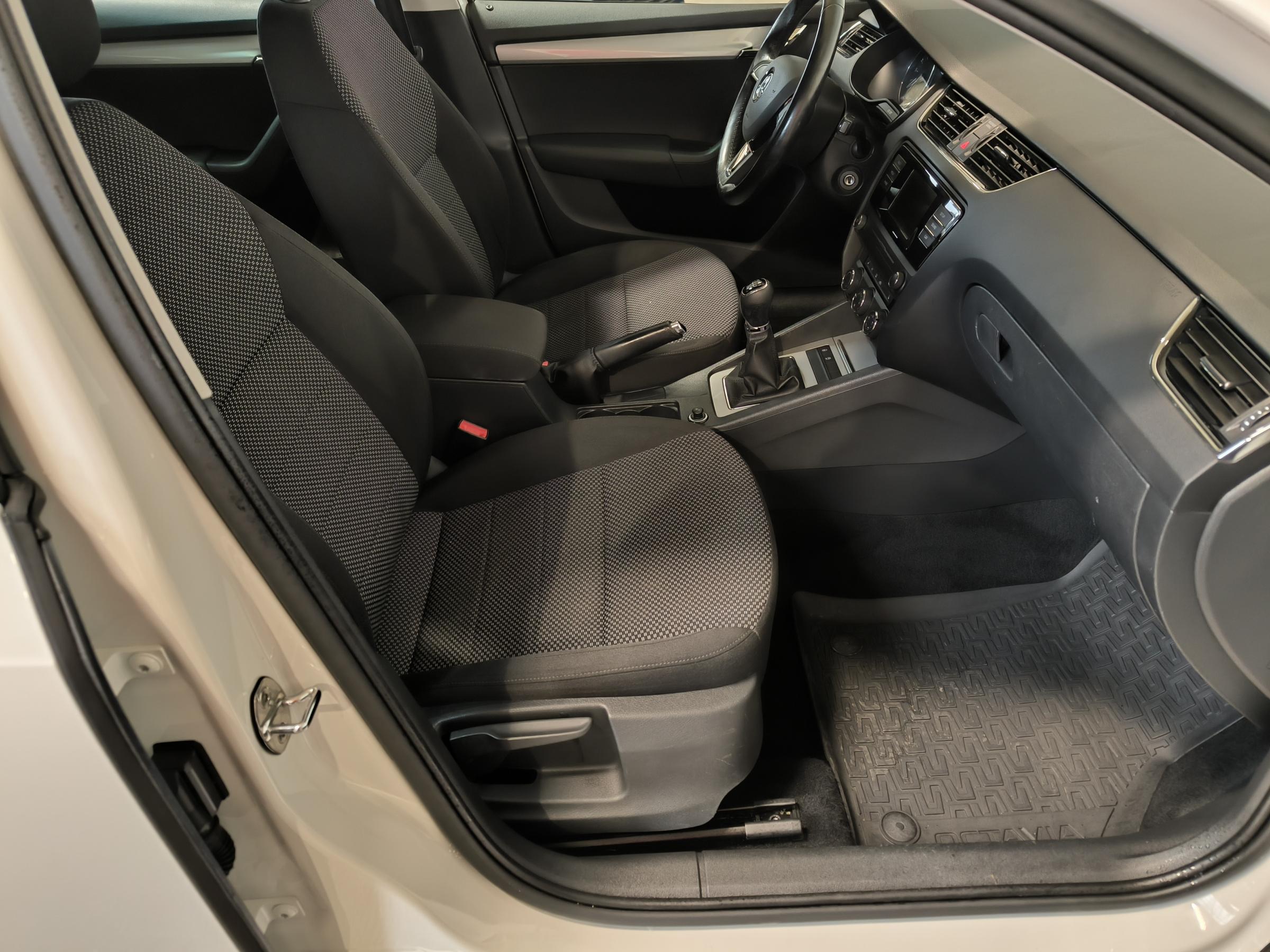 Škoda Octavia III, 2016 - pohled č. 12