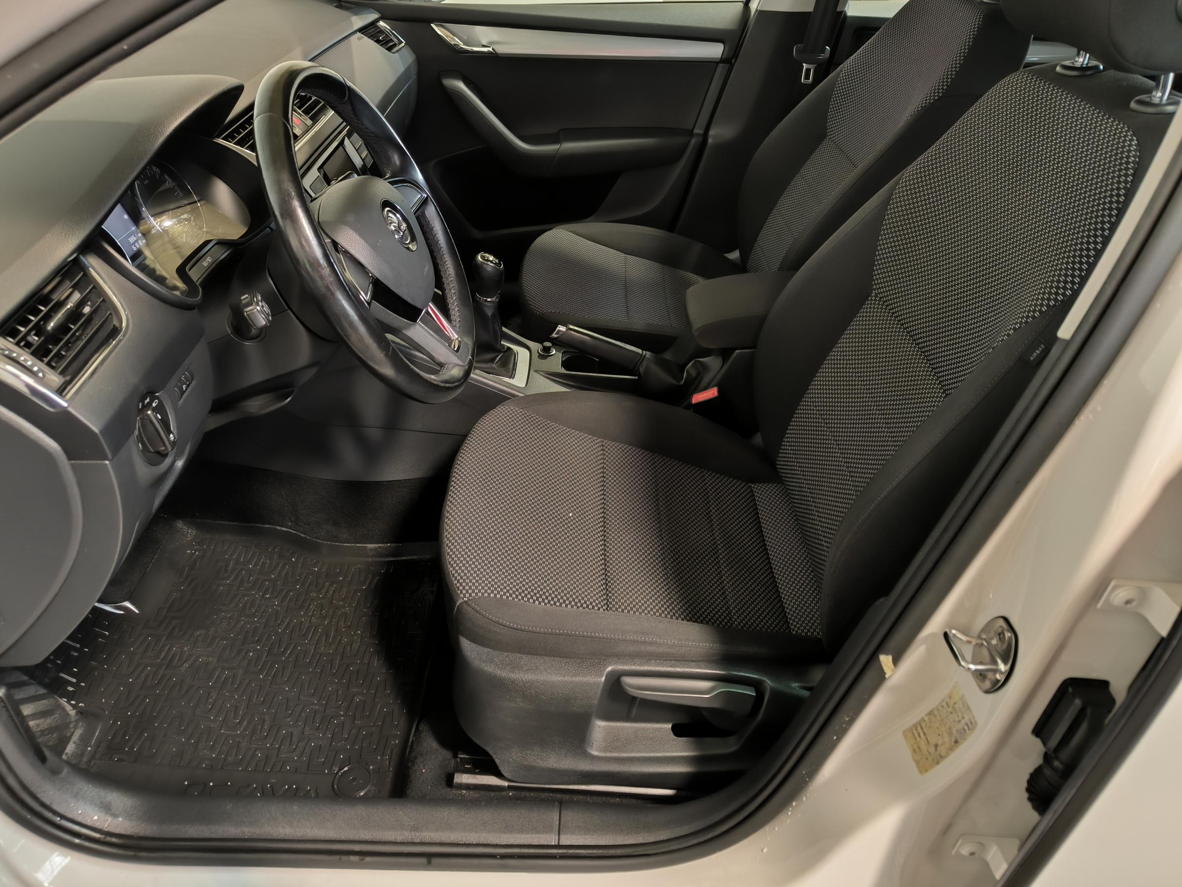 Škoda Octavia III, 2016 - pohled č. 9