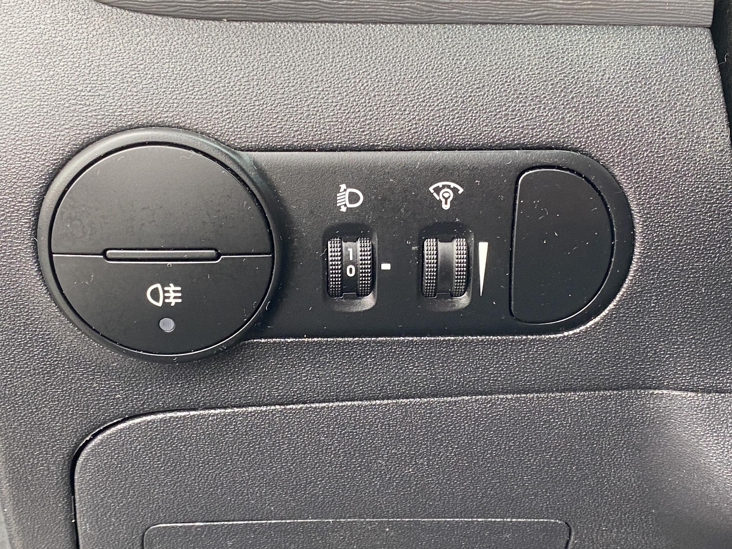 Hyundai i10, 2013 - pohled č. 15