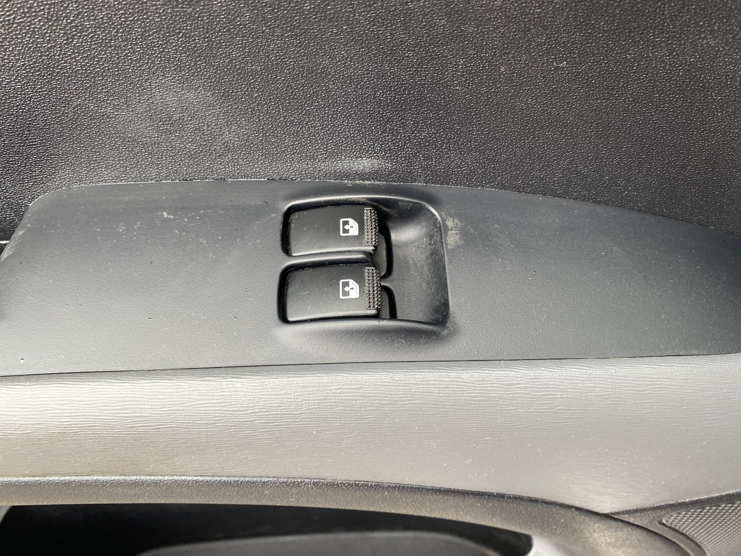 Hyundai i10, 2013 - pohled č. 16