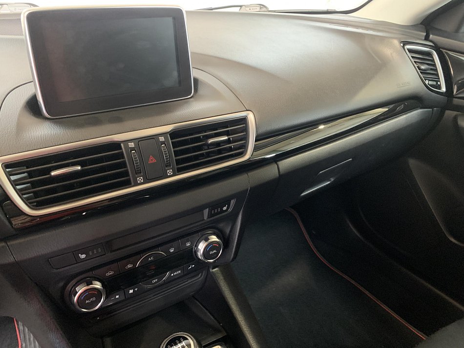 Mazda 3 2.0i Revolution