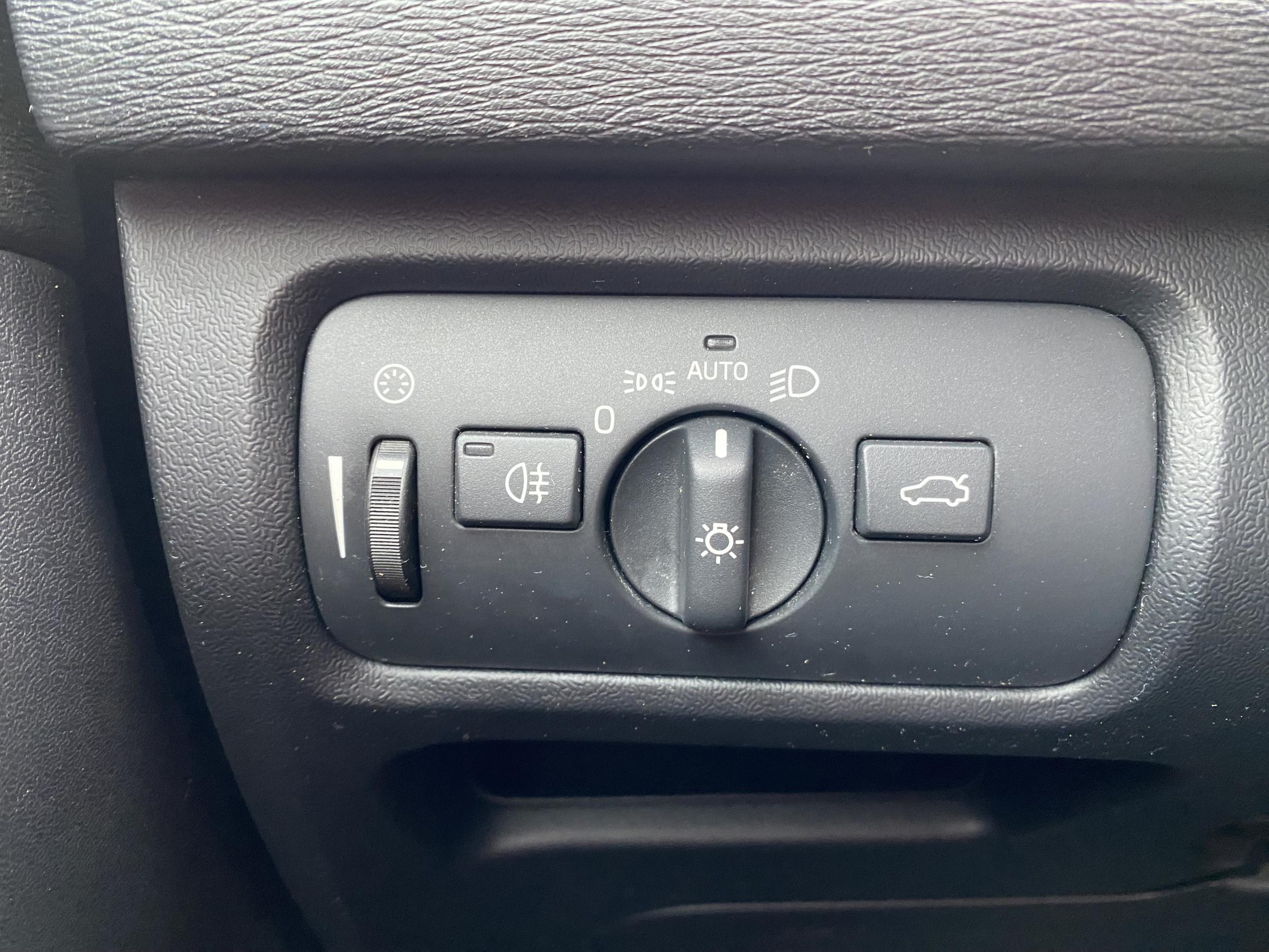 Volvo V40, 2016 - pohled č. 12