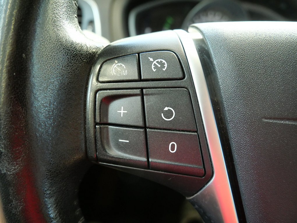Volvo V40 2.0D 