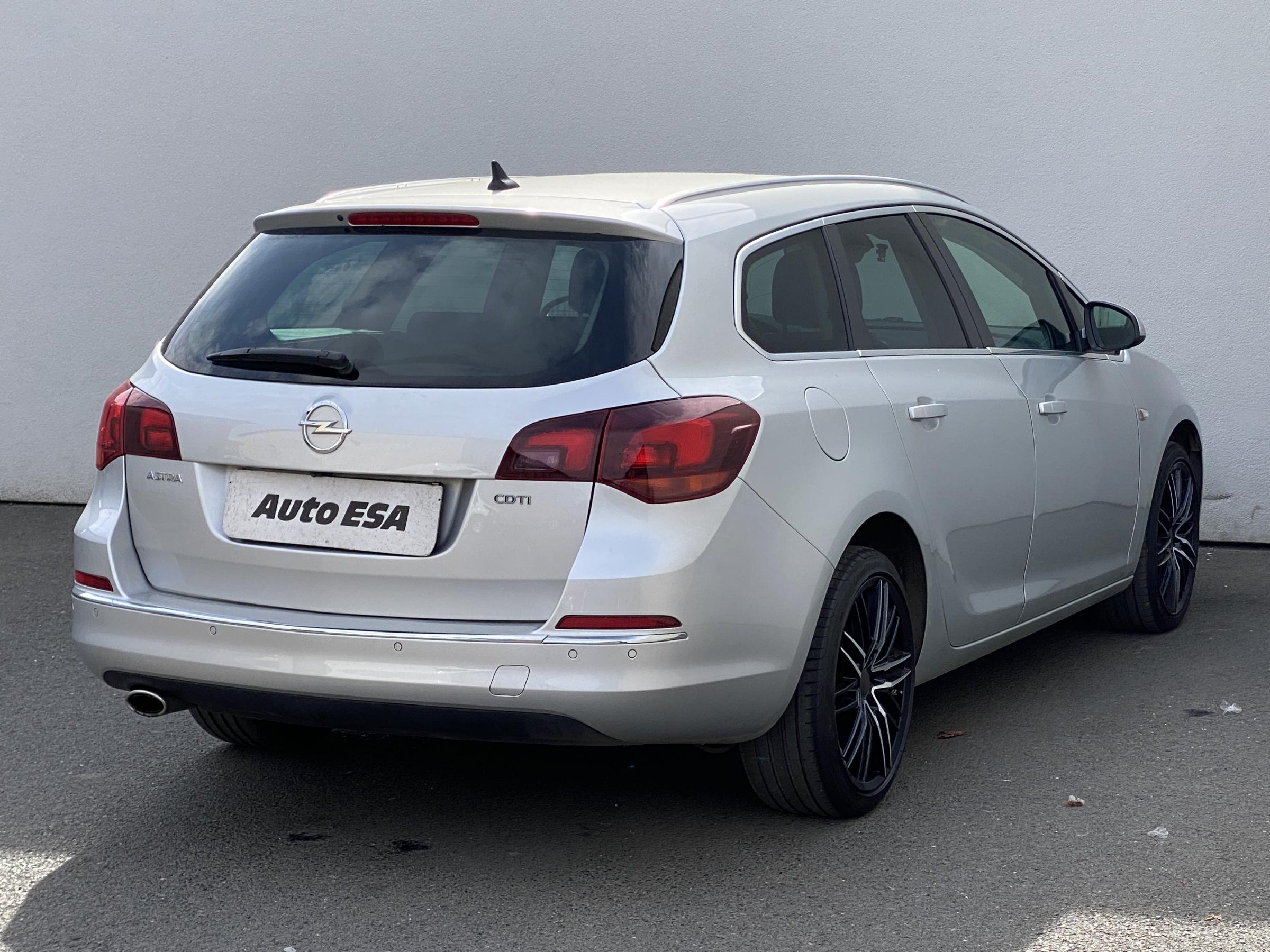 Opel Astra, 2014 - pohled č. 4