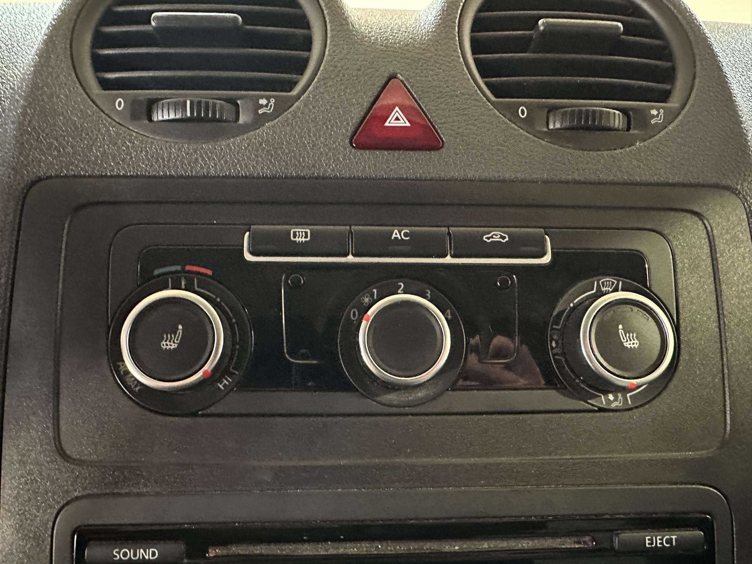 Volkswagen Caddy, 2012 - pohled č. 13