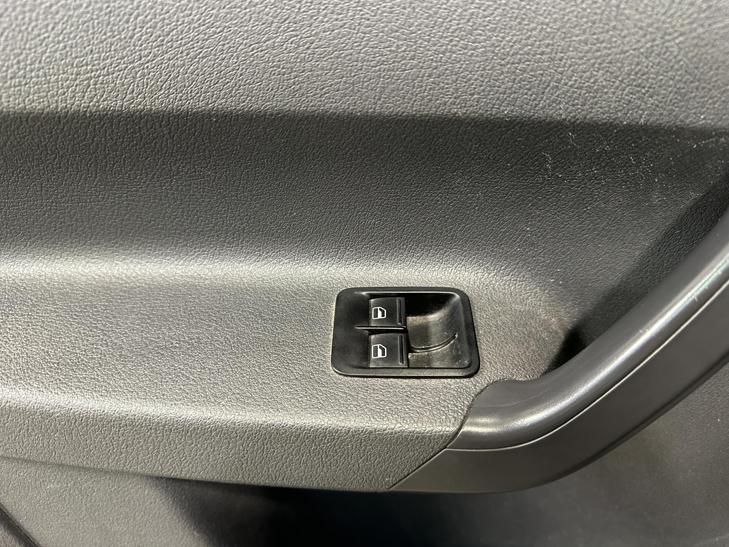 Volkswagen Caddy, 2012 - pohled č. 16