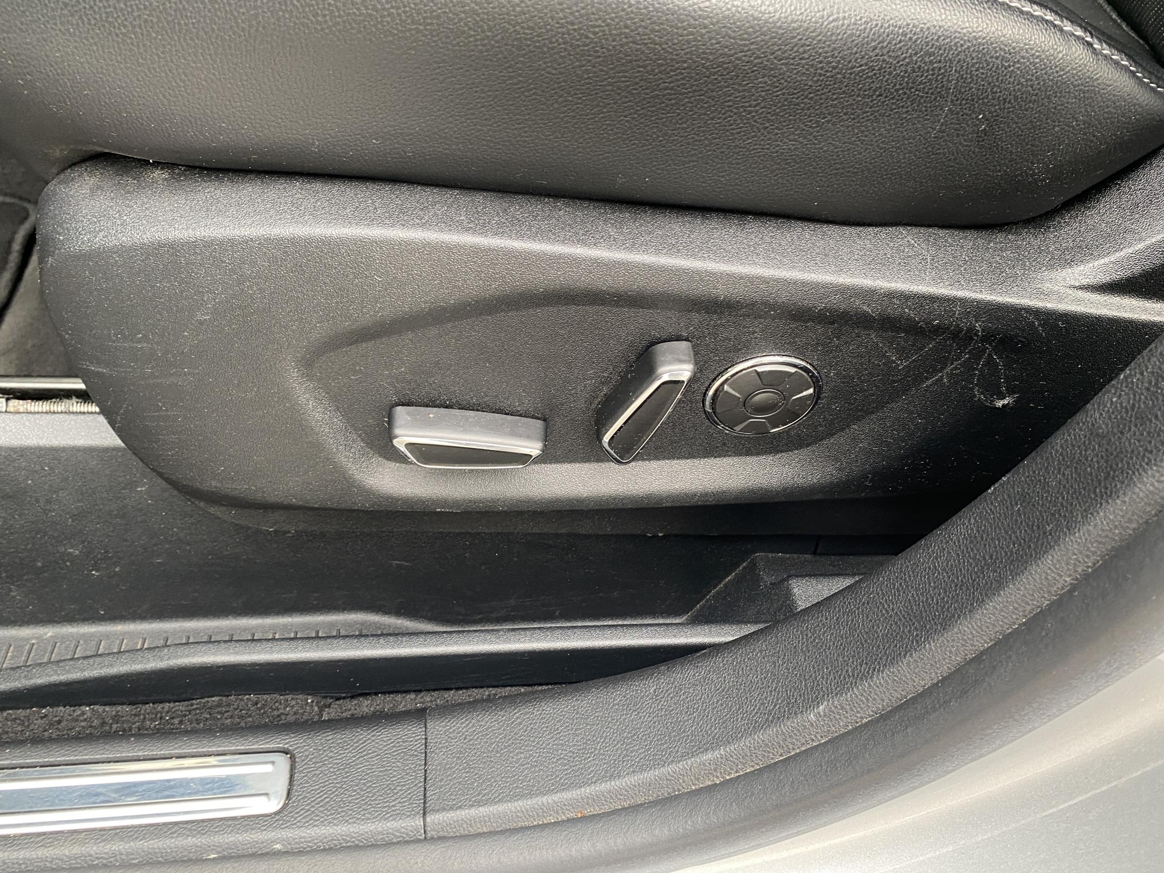 Ford S-MAX, 2018 - pohled č. 19