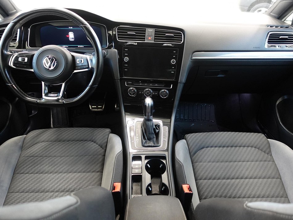 Volkswagen Golf 1.6 TDi R-Line