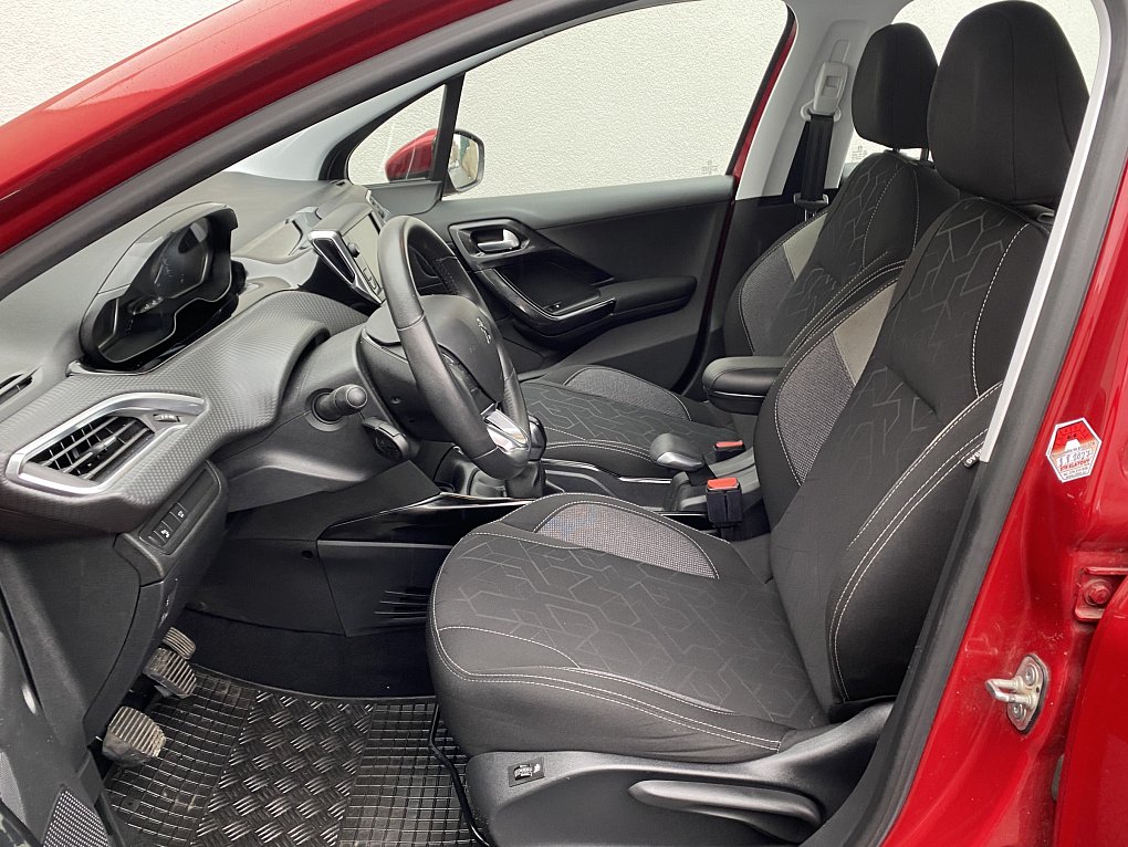 Peugeot 2008 1.2 PT 