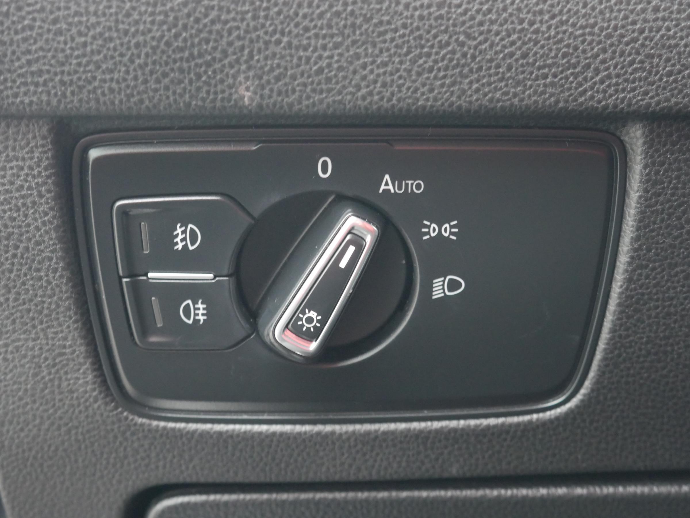 Volkswagen Passat, 2017 - pohled č. 18