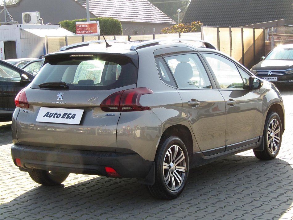 Peugeot 2008 1.2i 