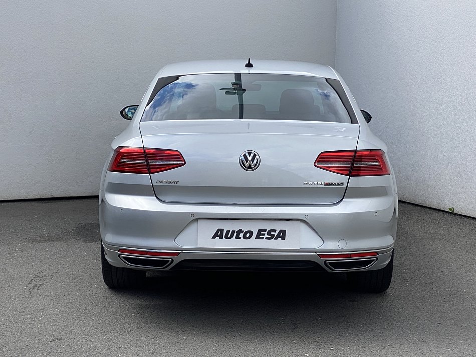 Volkswagen Passat 2.0 TDi Highline 4x4 R-Line