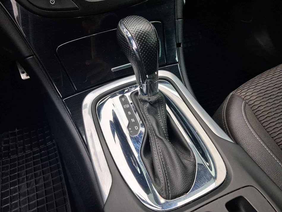 Opel Insignia 2.0D 