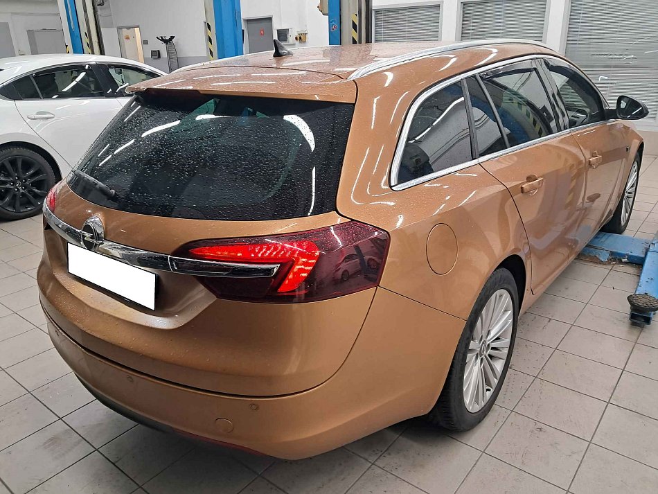 Opel Insignia 2.0D 