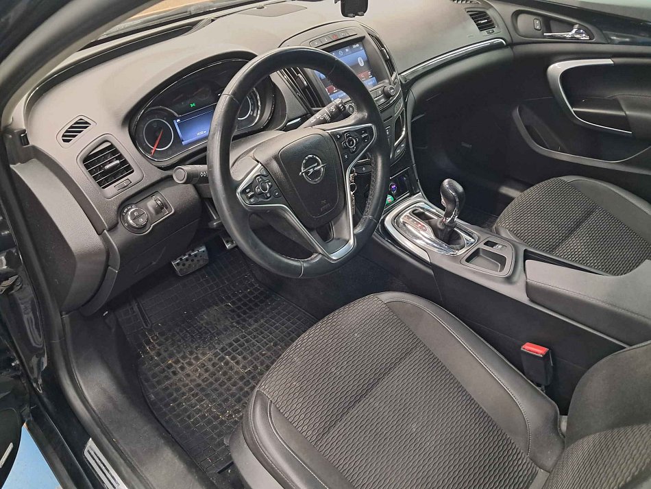 Opel Insignia 2.0D 
