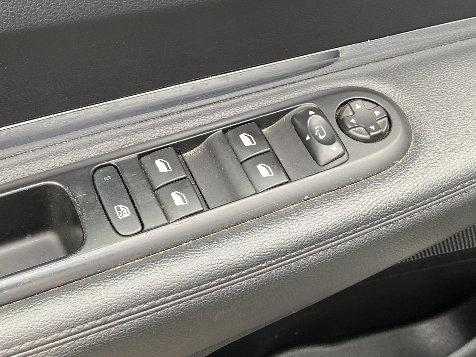 Peugeot 5008 2.0 HDi Allure 7míst