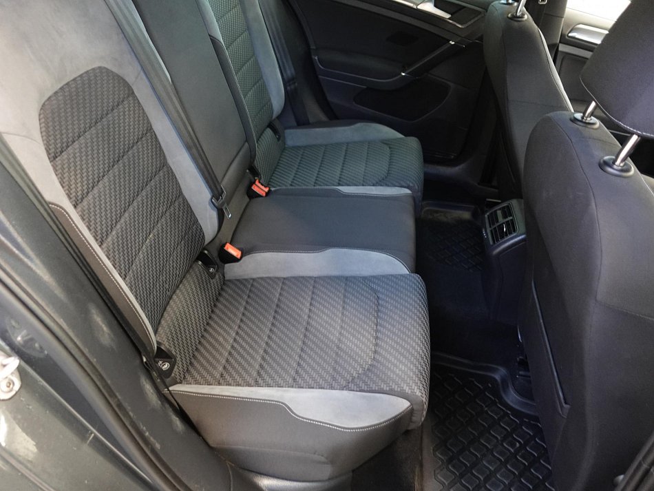 Volkswagen Golf 1.6 TDi R-Line