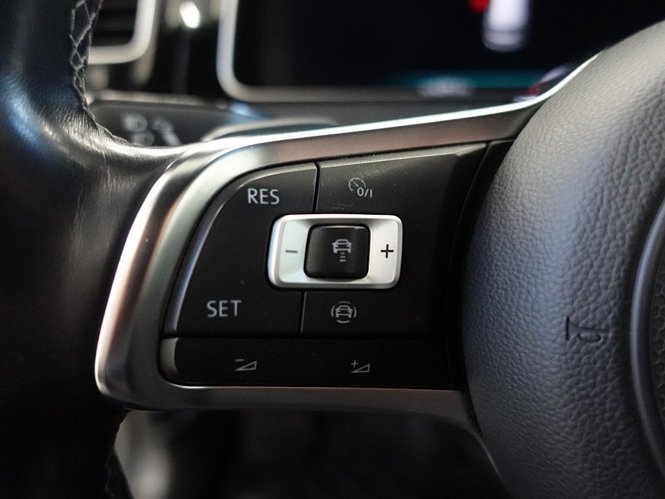 Volkswagen Golf 1.6 TDi R-Line