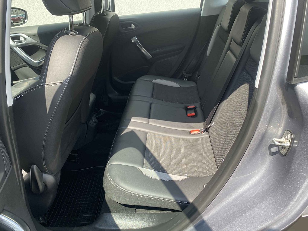 Peugeot 2008 1.2 PT 