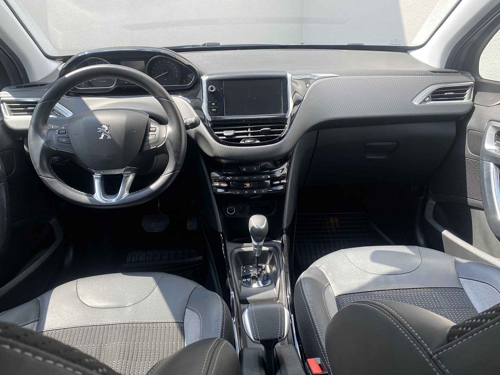 Peugeot 2008 1.2 PT 