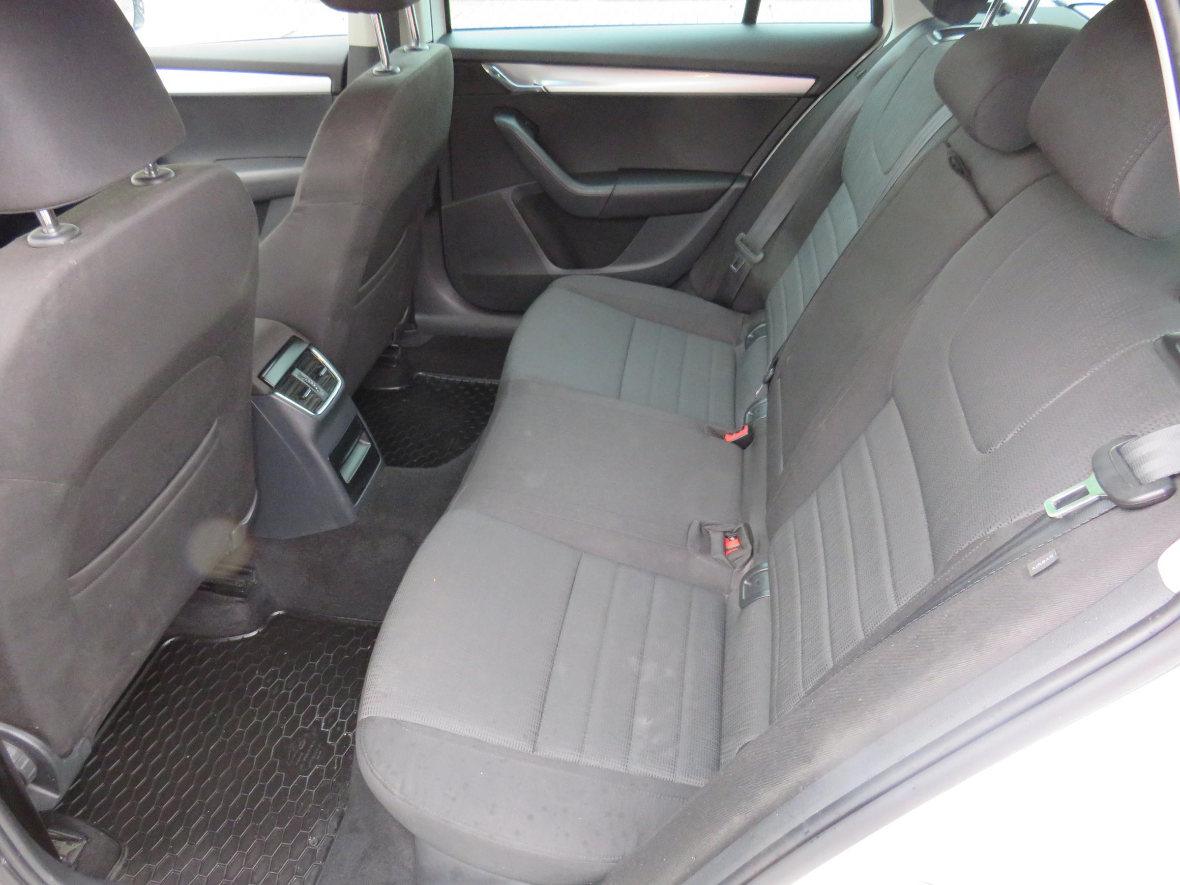 Škoda Octavia III, 2013 - pohled č. 10