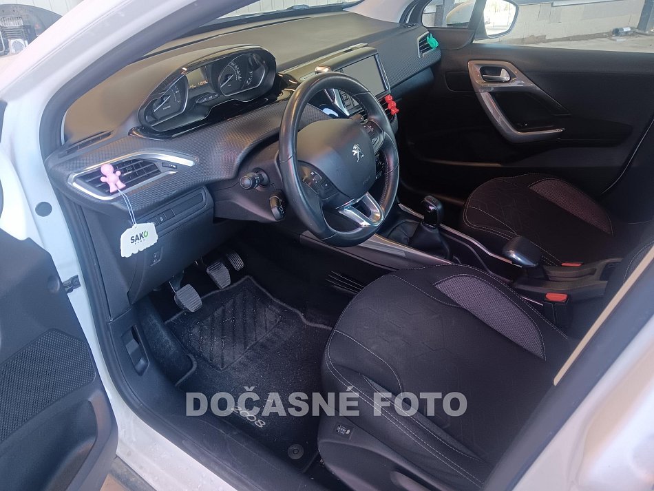 Peugeot 2008 1.2 PT 