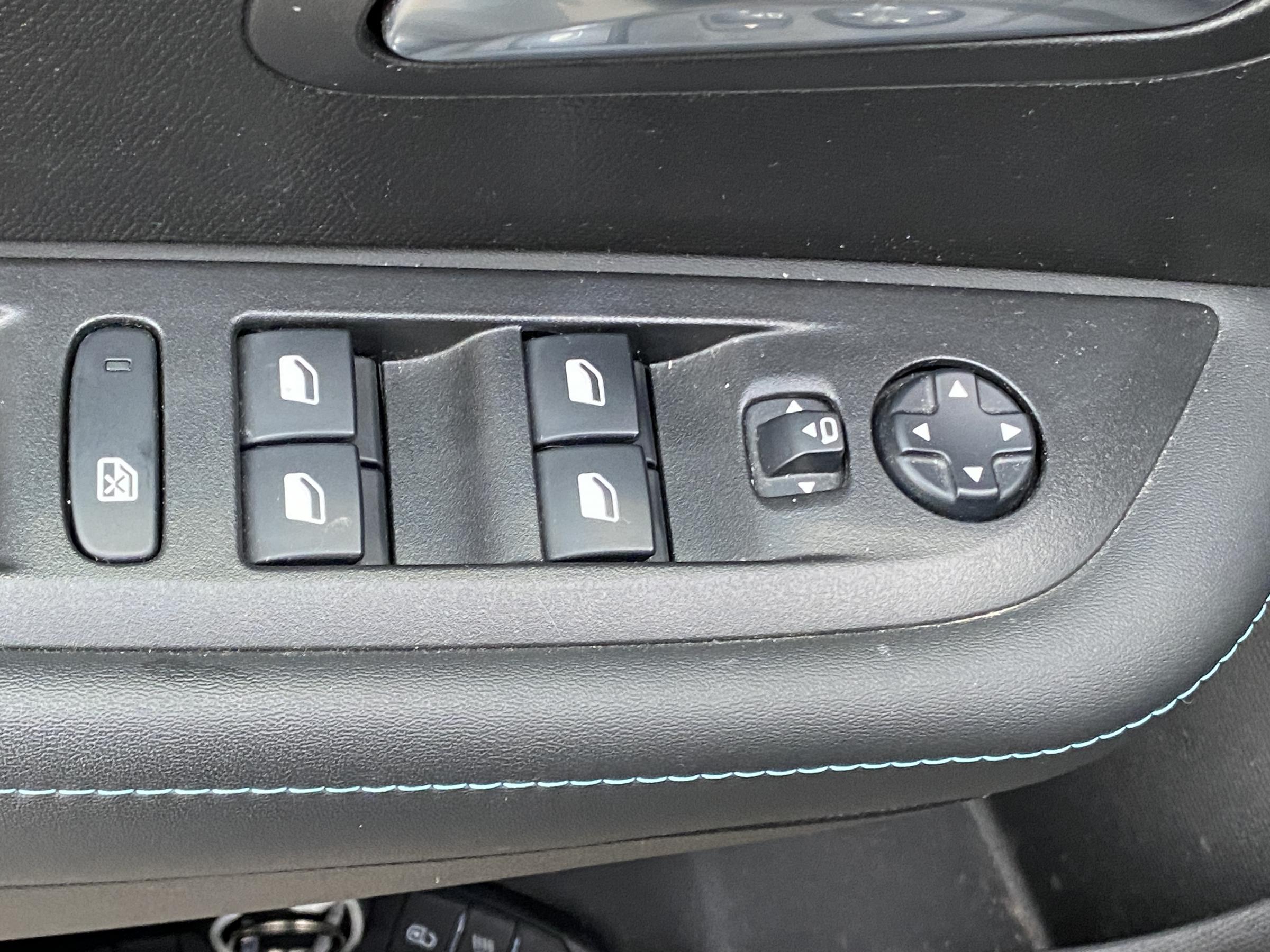 Peugeot 208, 2020 - pohled č. 11