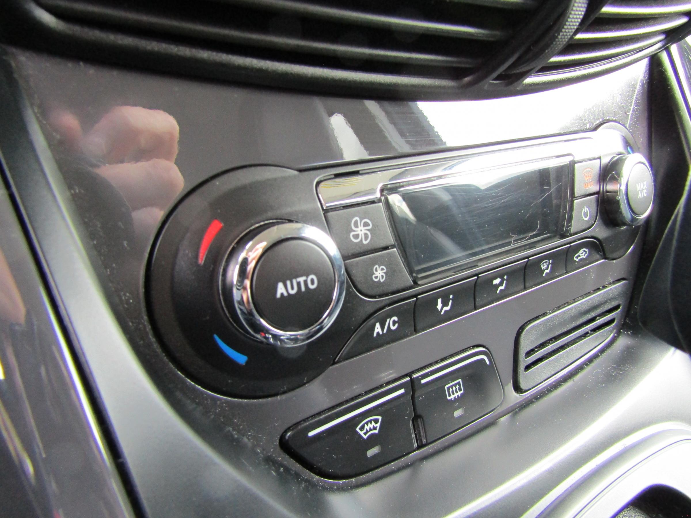 Ford Kuga, 2013 - pohled č. 15