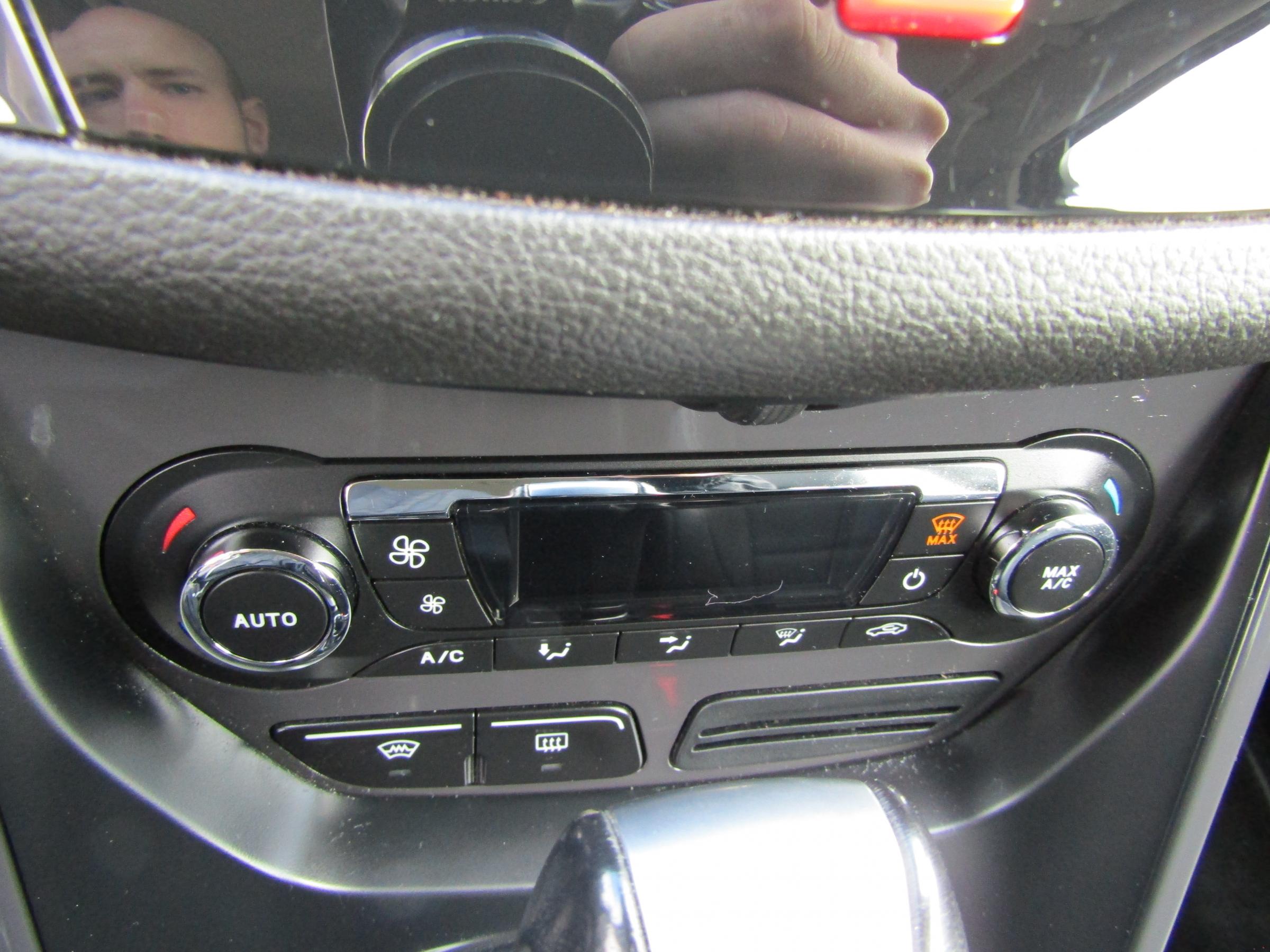 Ford Kuga, 2013 - pohled č. 16