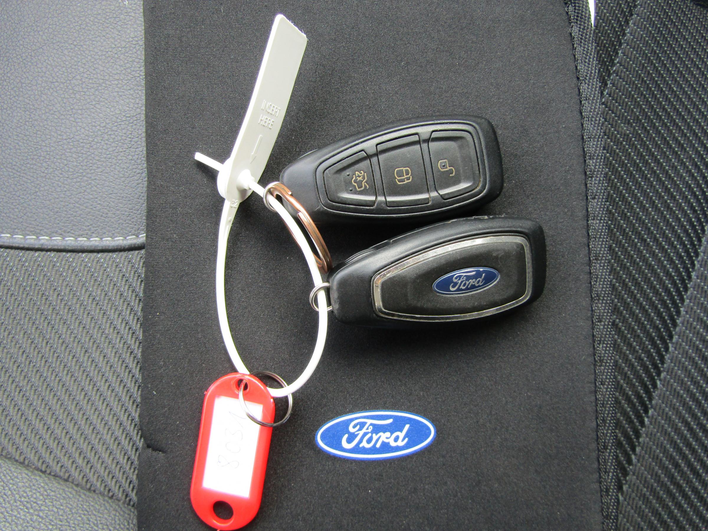 Ford Kuga, 2013 - pohled č. 17