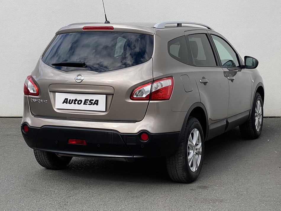 Nissan Qashqai 1.6i  7míst