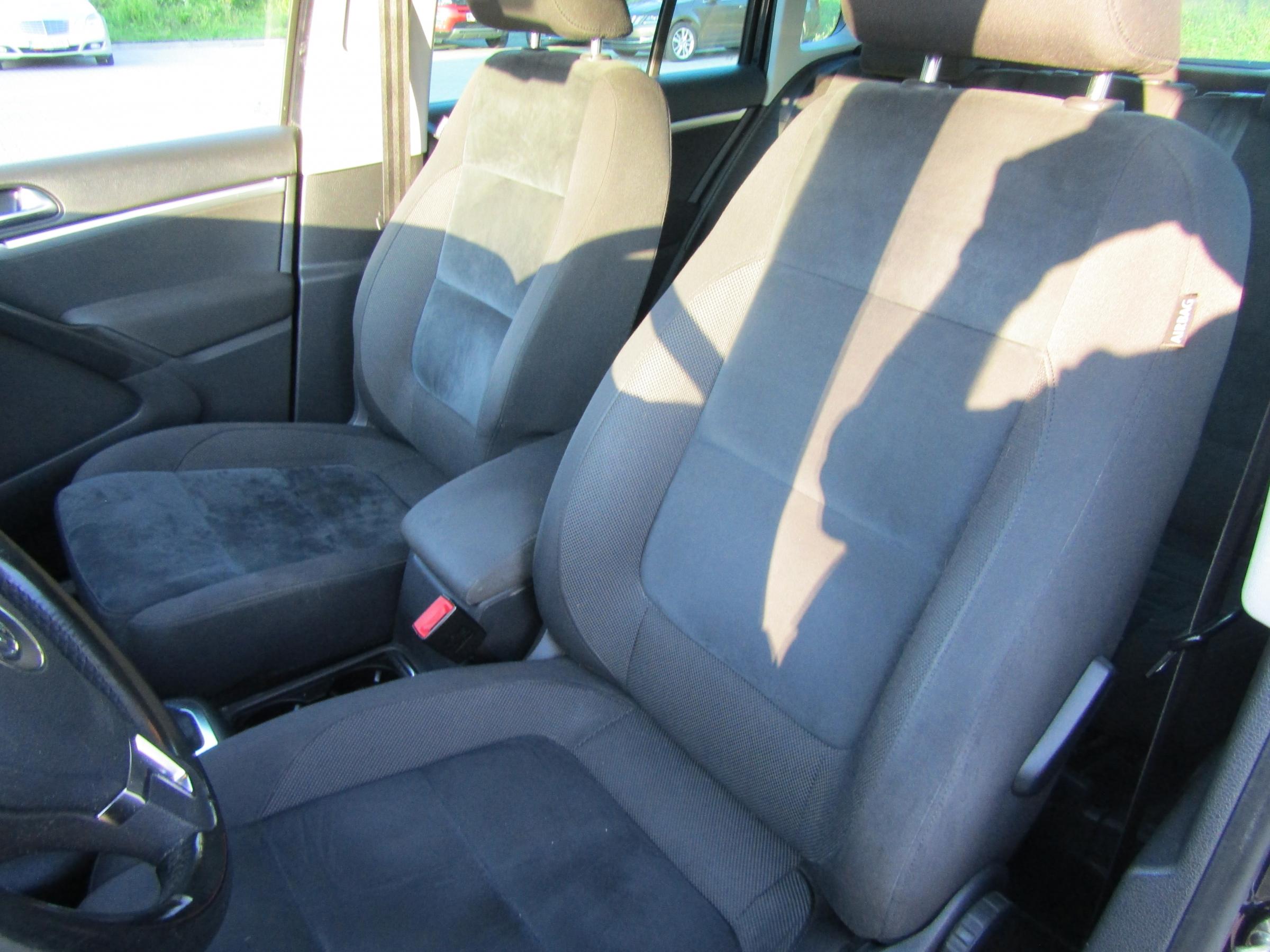 Volkswagen Tiguan, 2011 - pohled č. 11