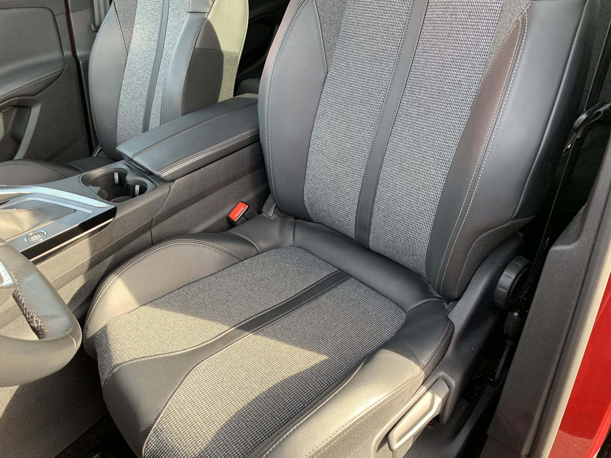 Peugeot 3008, 2020 - pohled č. 9